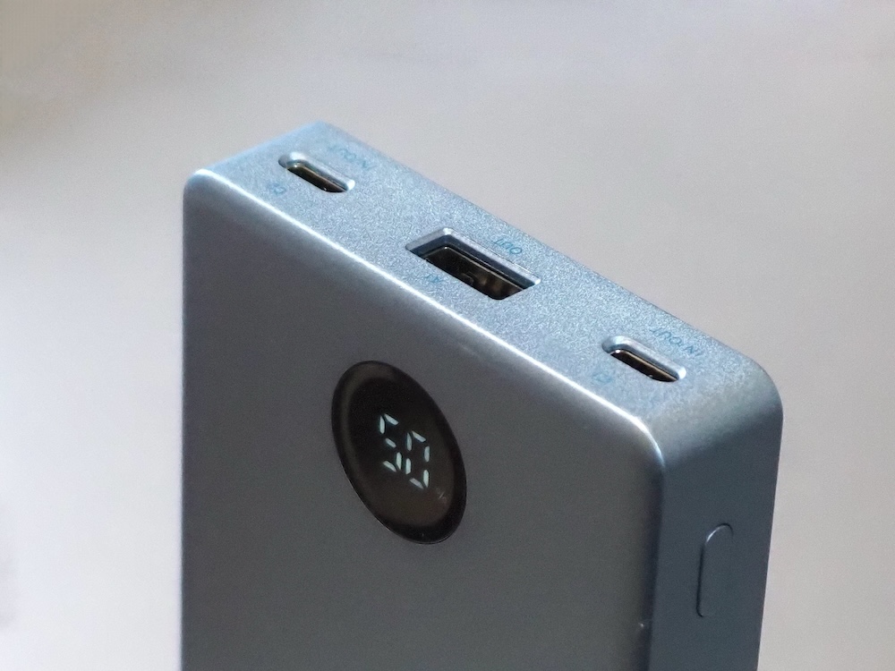 入出力対応のUSB Type-C 2ポートと、出力専用のUSB Type-Aも備えている