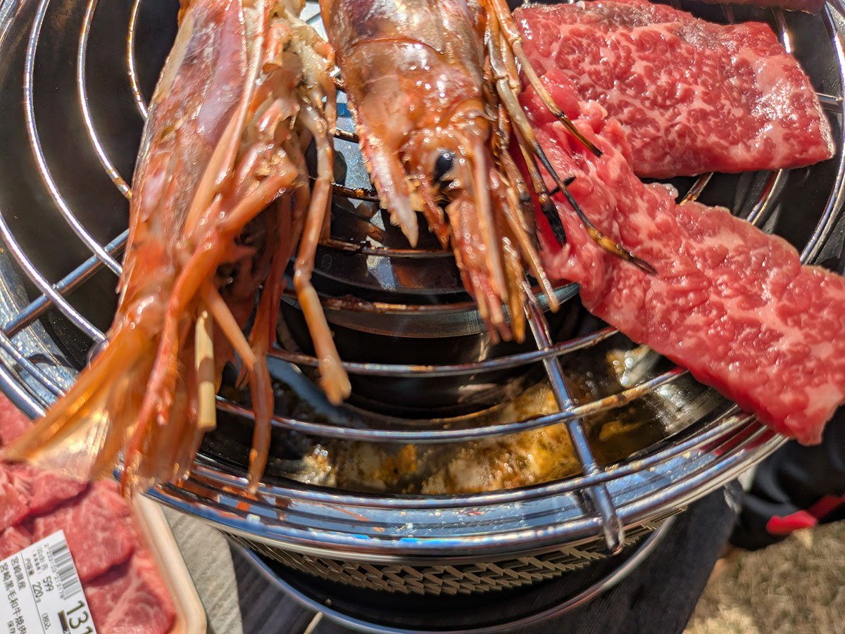 食材の脂はステンレスボウルに落ちています