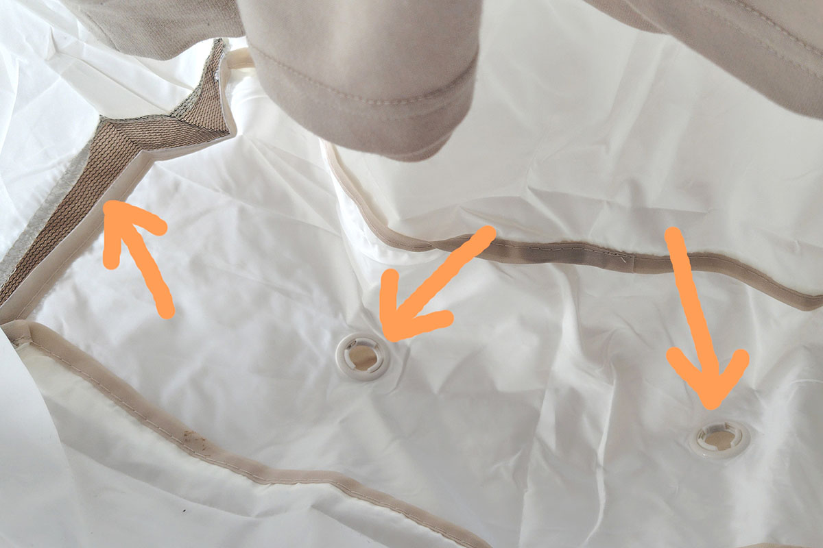 衣類乾燥用カバー下部の排気口