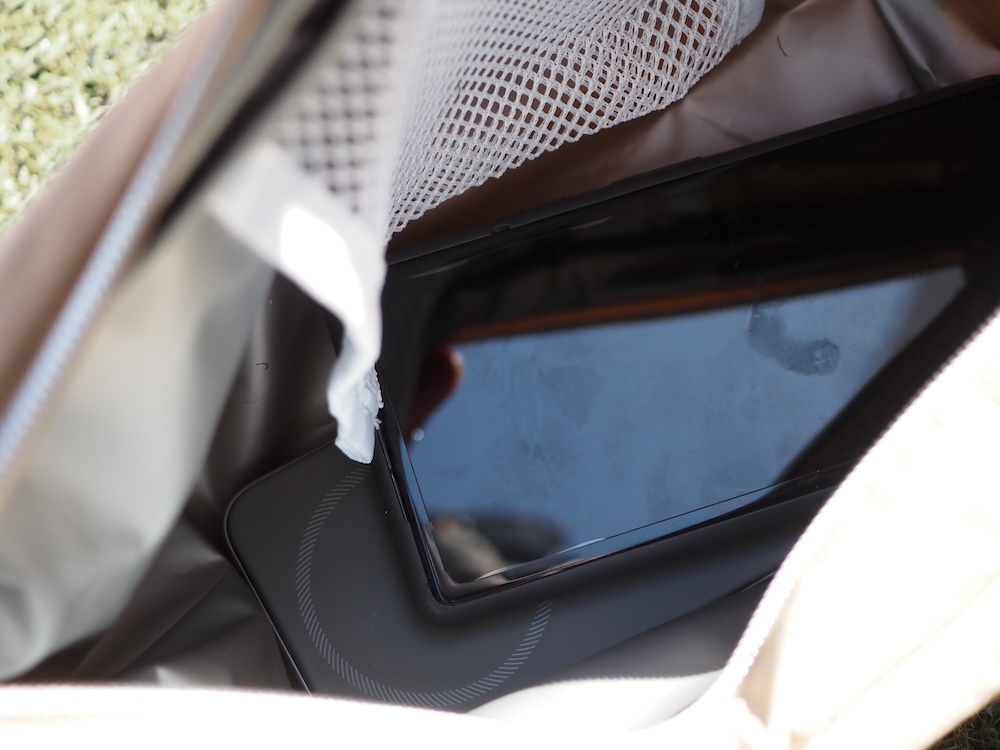 モバイルバッテリーとスマートフォンを熱から守るのにも役立つ