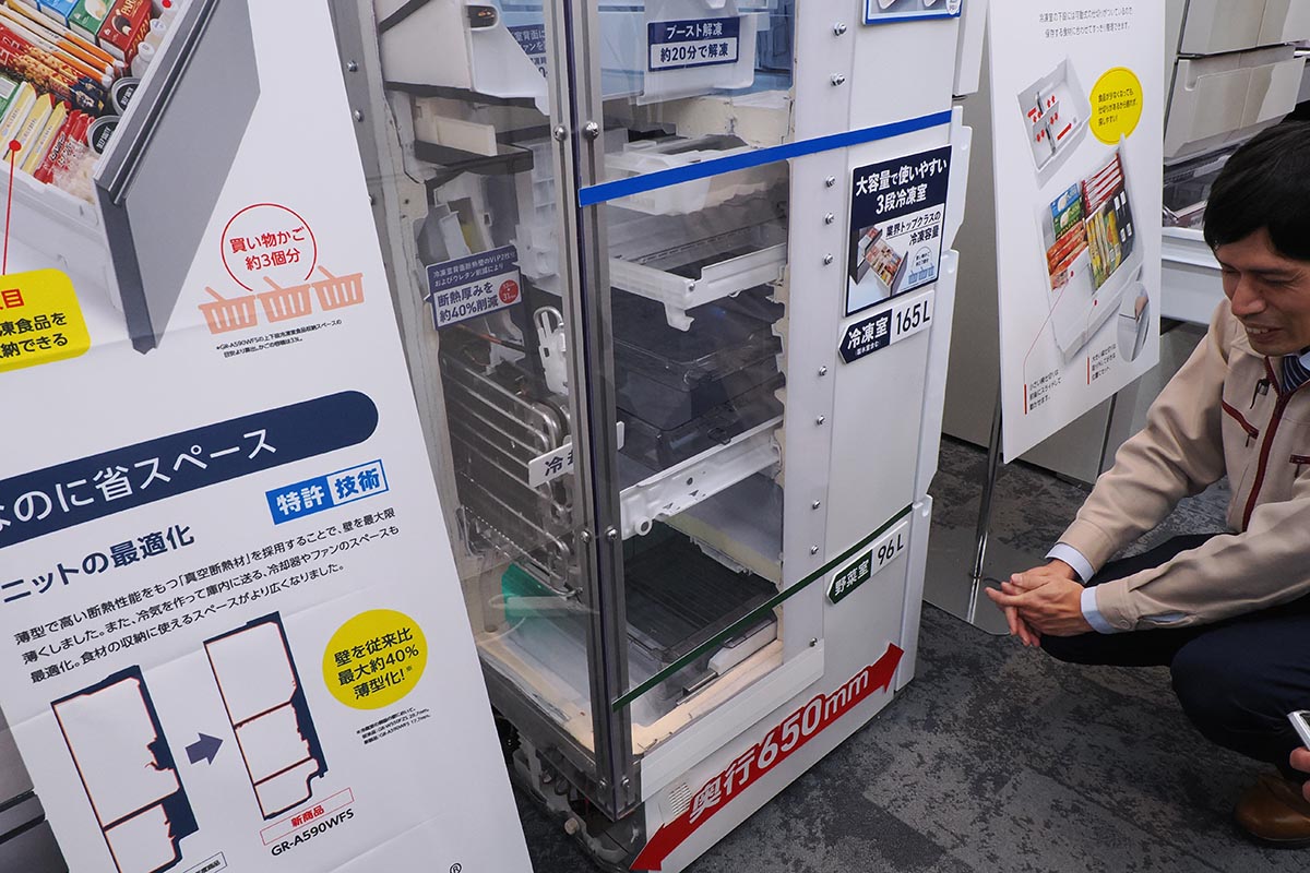 冷凍室(中段)と野菜室(下段)の構造