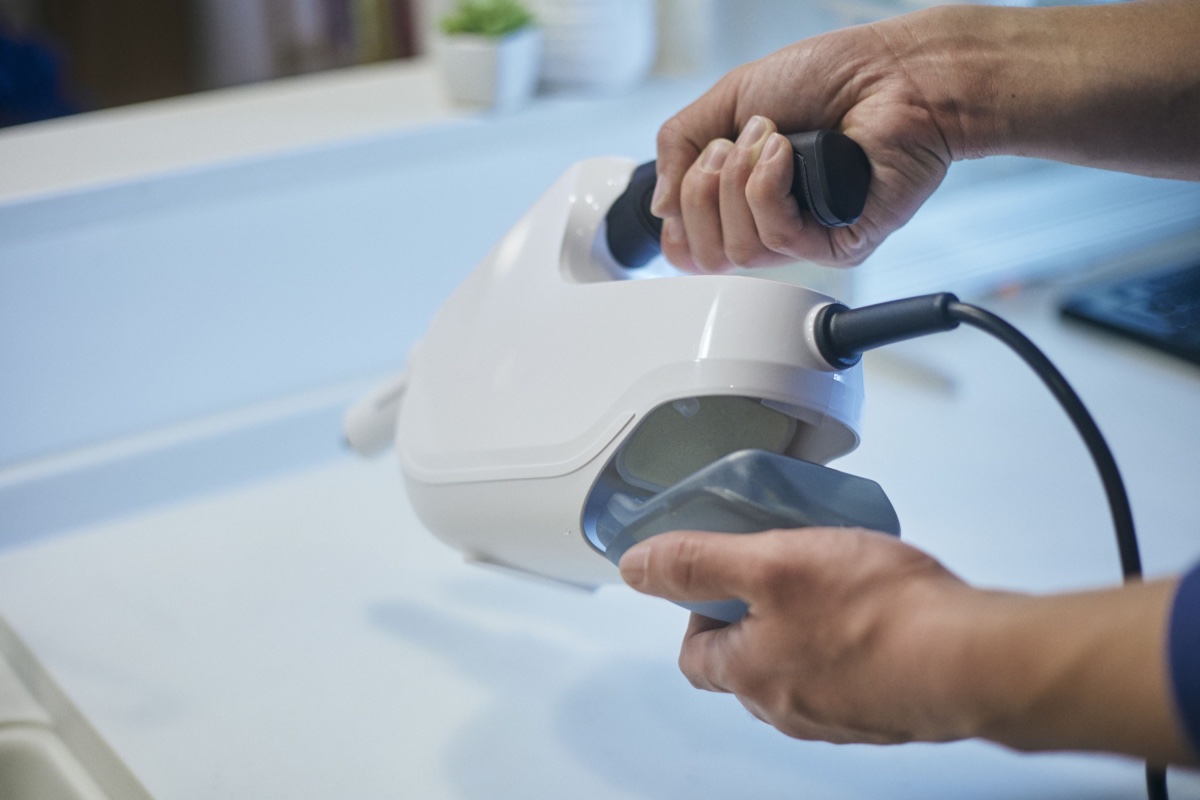 水タンクを取り外して給水できる