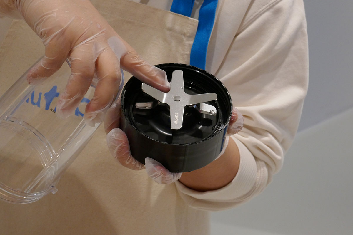 独自設計の6枚刃