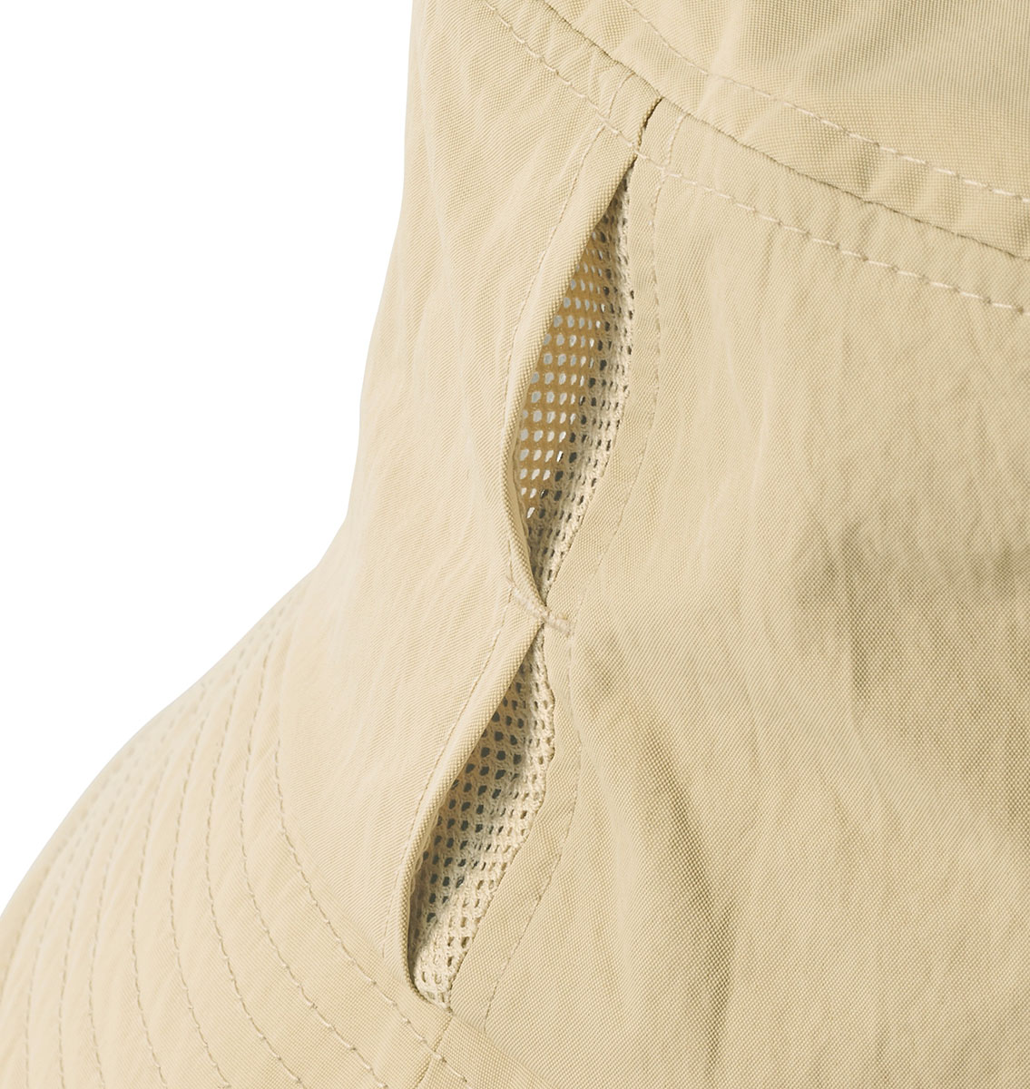 ハットはベンチレーション仕様