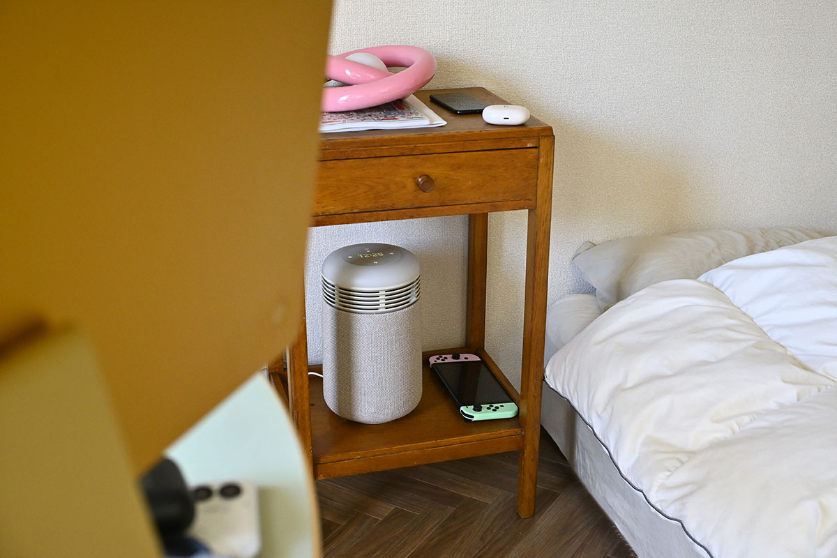 ベッドサイドに置けるちょうどいい1台