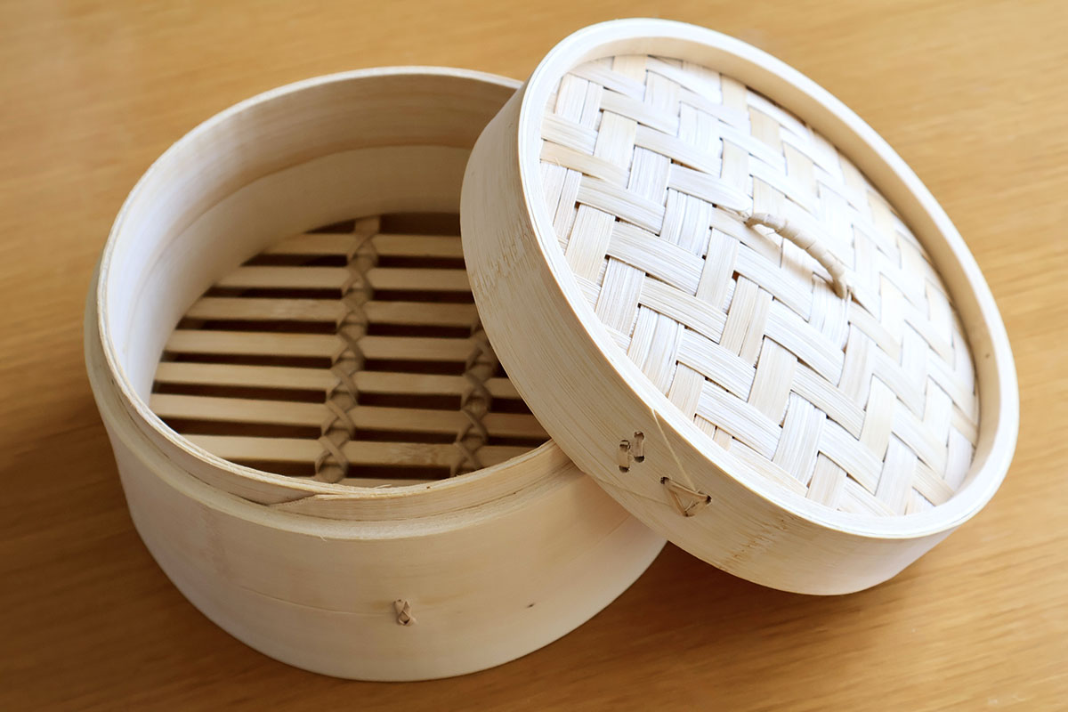 直径約18cmの小と、同約23cmの大をラインナップ