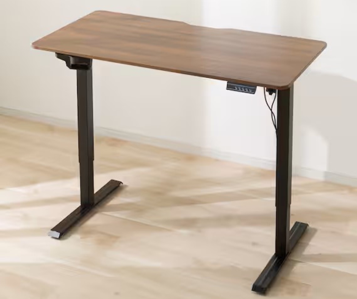 簡単に高さを調整できる電動昇降デスク