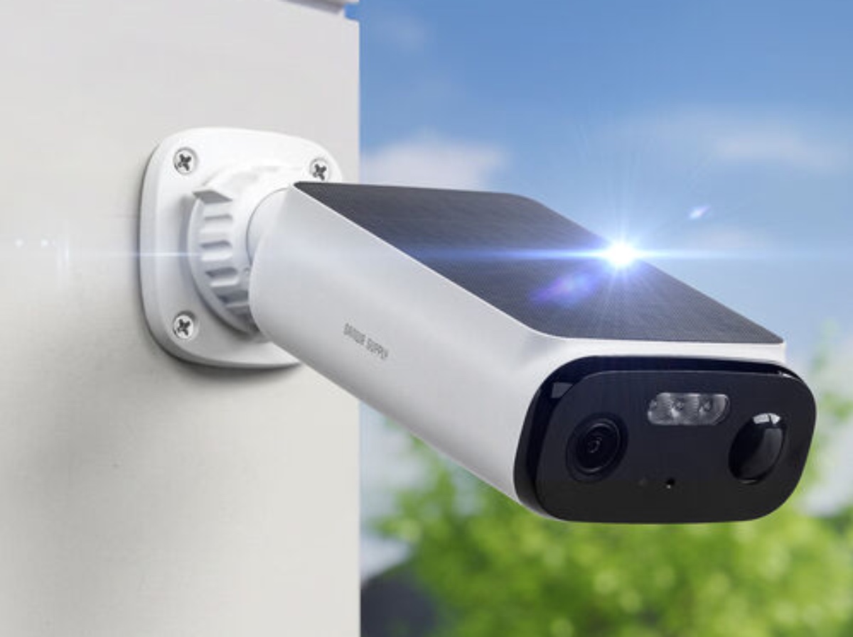 配線不要で導入できるソーラーパネル一体型