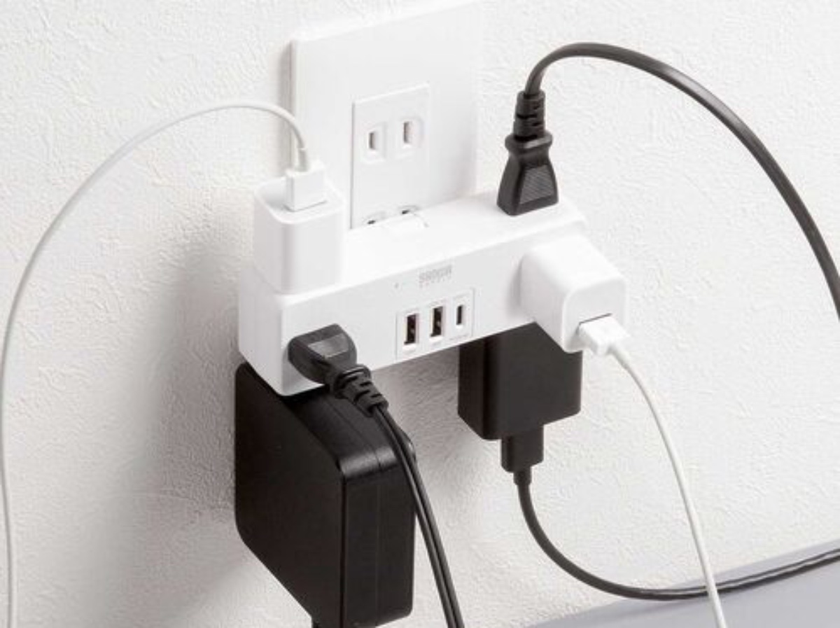 ACコンセントとUSBポートを備えた電源タップ