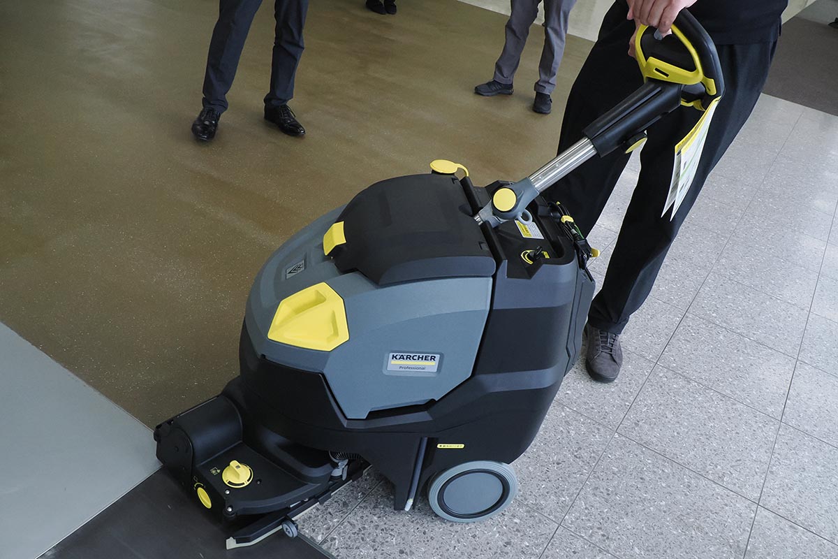 ヘッドが回転して小回りが利く