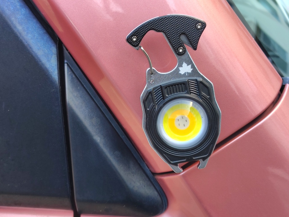 スチール面に貼り付けられる