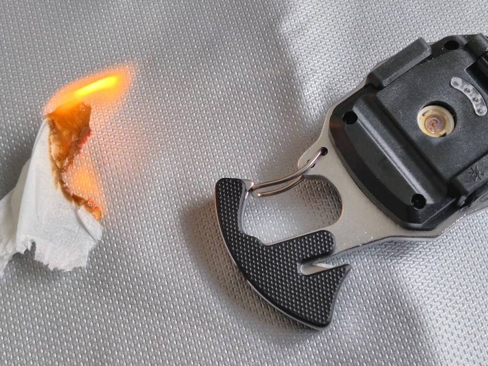 小さくちぎったティッシュペーパーがよく燃えた