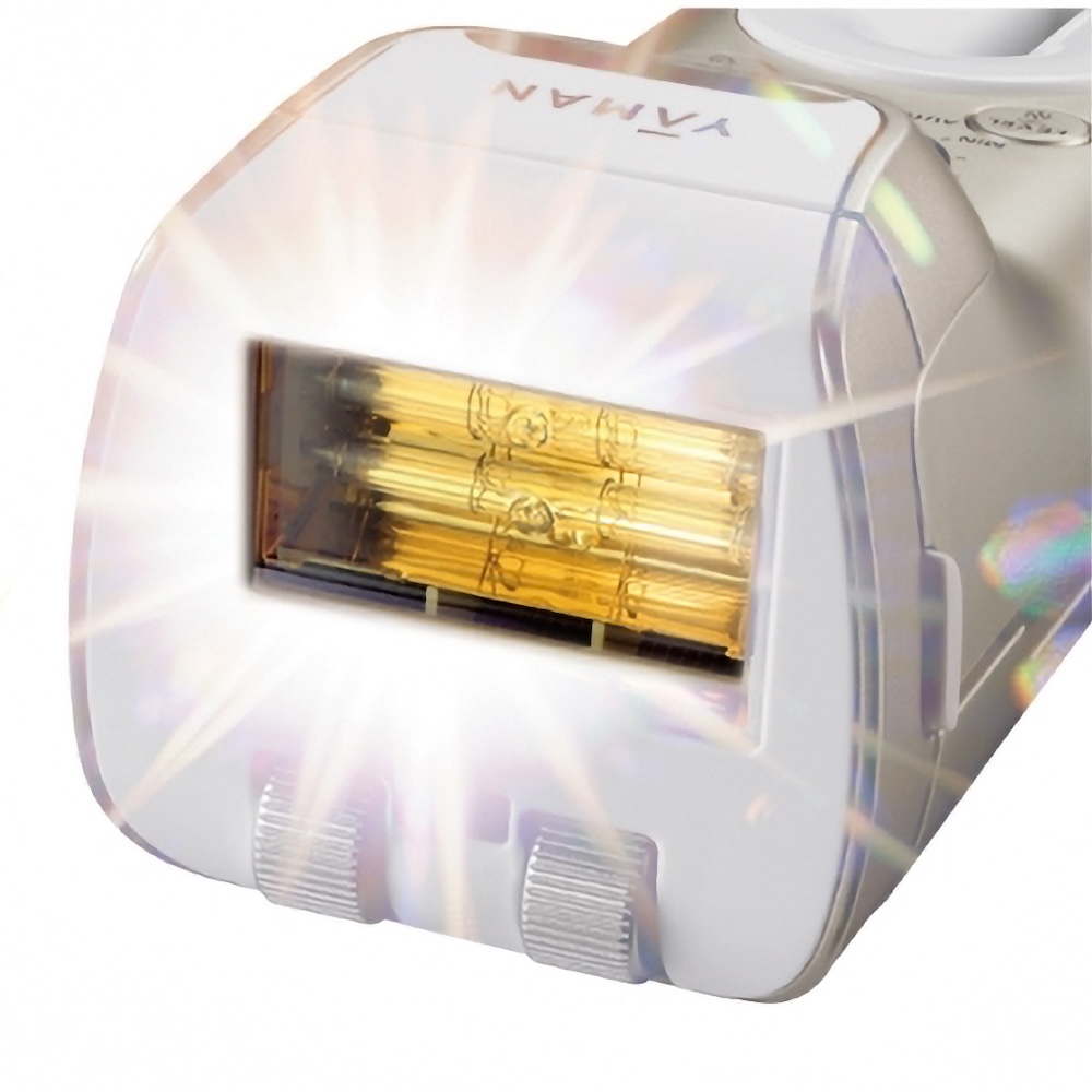 キセノンランプを2本搭載するダブルフラッシュ方式を採用