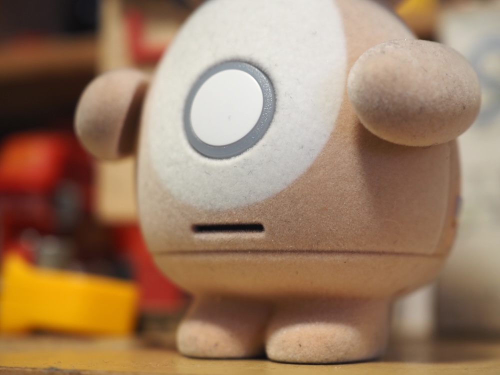 お腹のボタンを押すと会話のスタンバイ状態になる