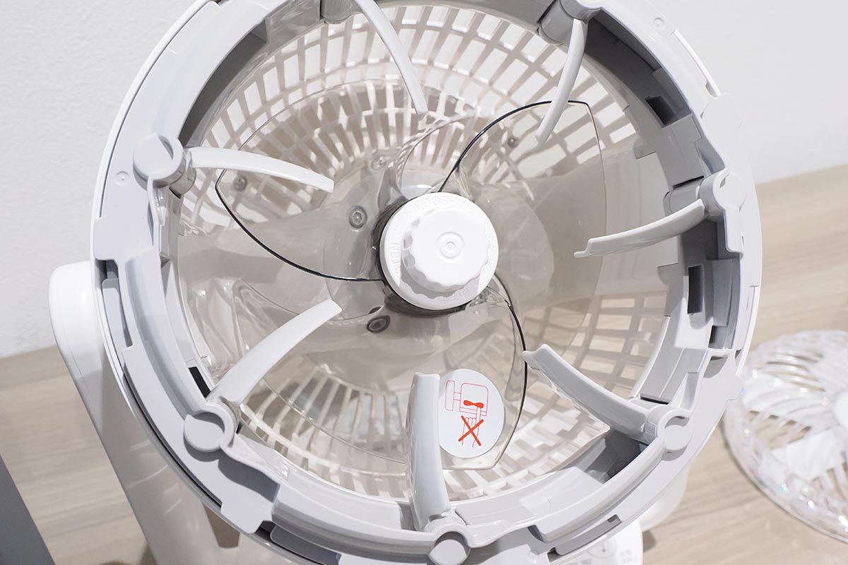 ルーバーありの状態(前面のガードは外している)