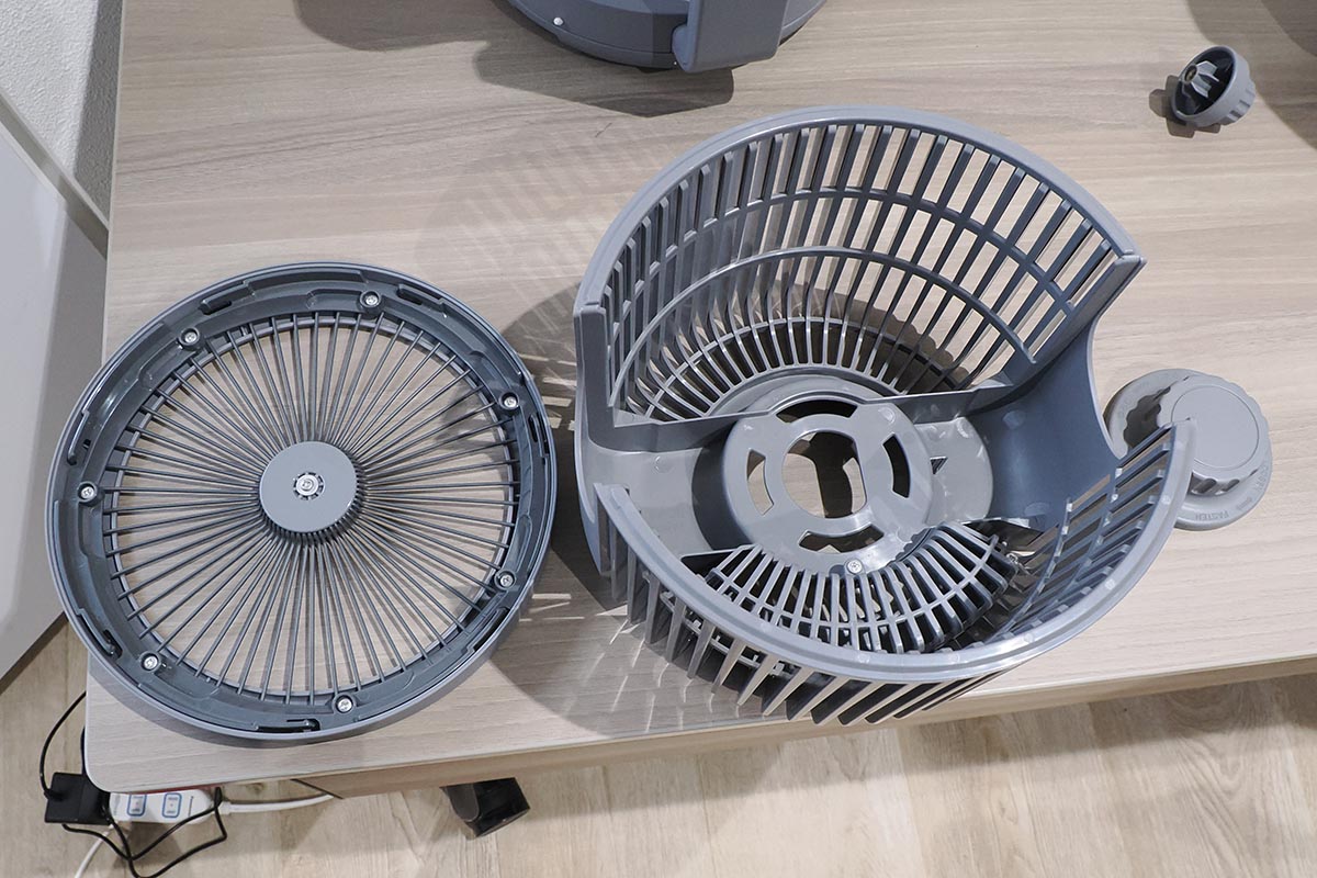 前後のガードを外した状態