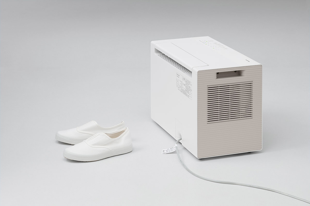 靴なども乾かしやすい下向き送風
