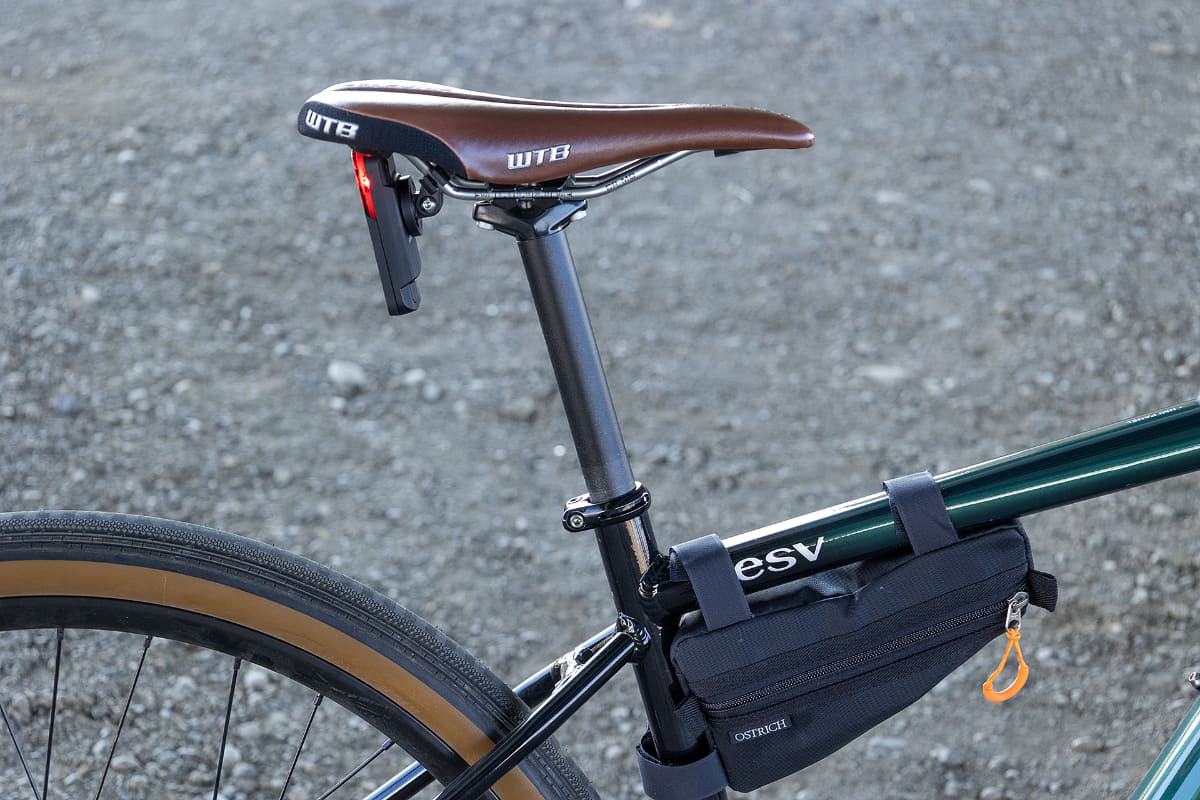 POSは軽さも意識してあまり部品はつけないが、JGR1.1はSUV的にカスタムしている感じ。今後考えているのはドロッパーシートポストの取り付け。信号や一時停止で止まるときにもあると便利な装備