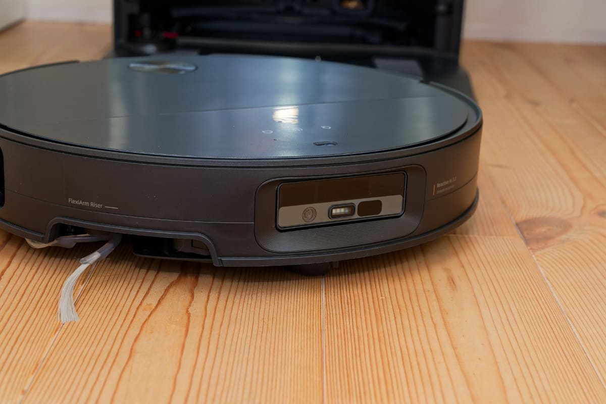 薄型のRoborock Saros 10本体