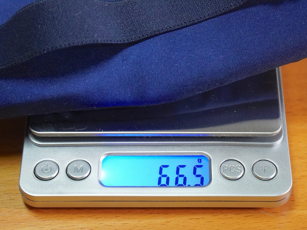 本体とカバーを合わせた重量は、実測値で約66g