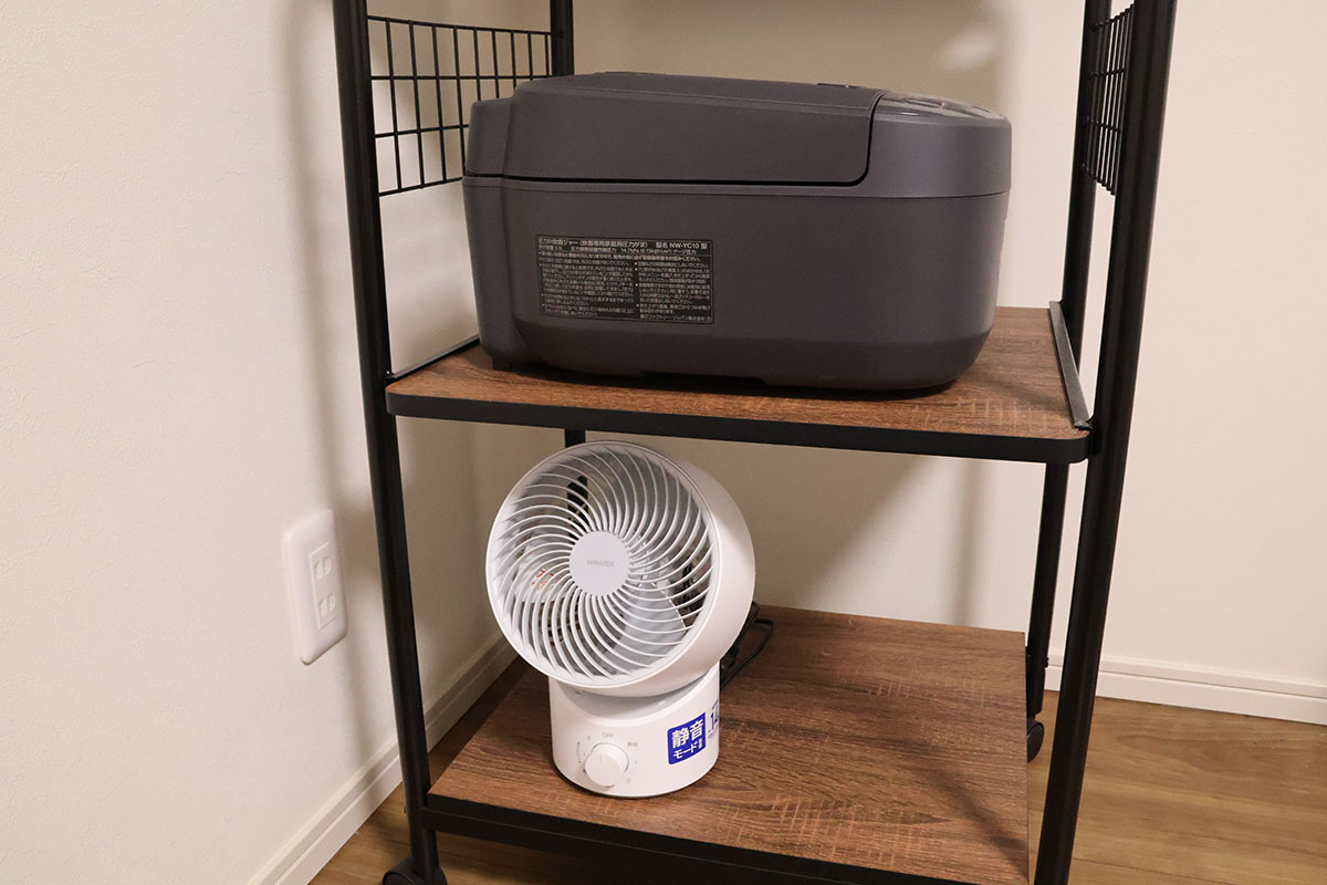 本体サイズは19.1×18.2×26.1cm(幅×奥行き×高さ)、重量は1.3kg、適用床面積(目安)は14畳、電源コード長は約1.6m