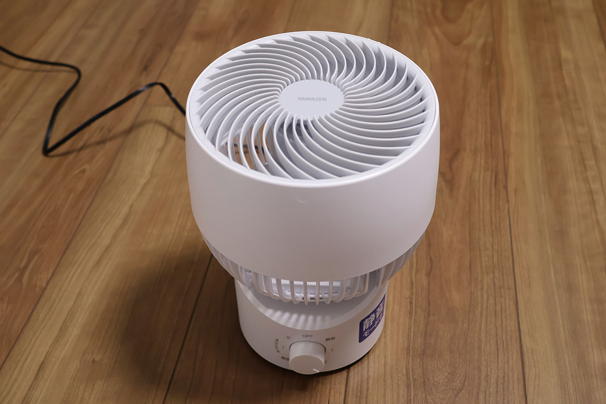 暖房時は天井に風を送り、上の暖気を部屋中に循環させることで温度ムラが解消しやすくなる