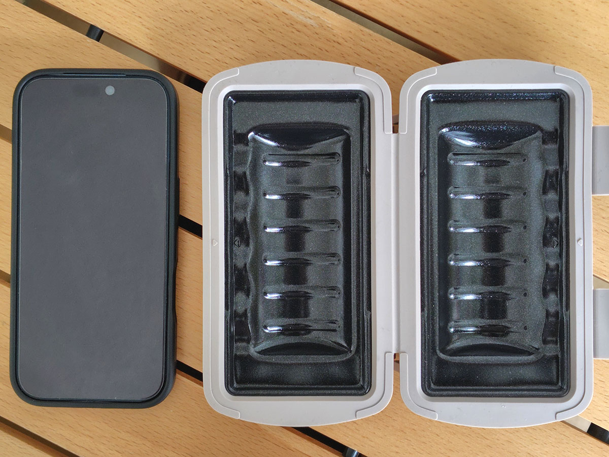 グリルプレートはスマートフォンと同等の大きさ