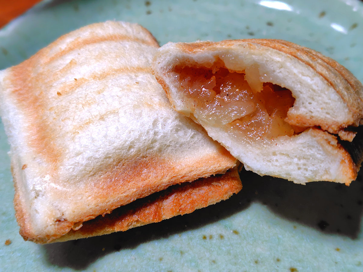 りんごジャムとシナモンをはさんだアップルパイ風