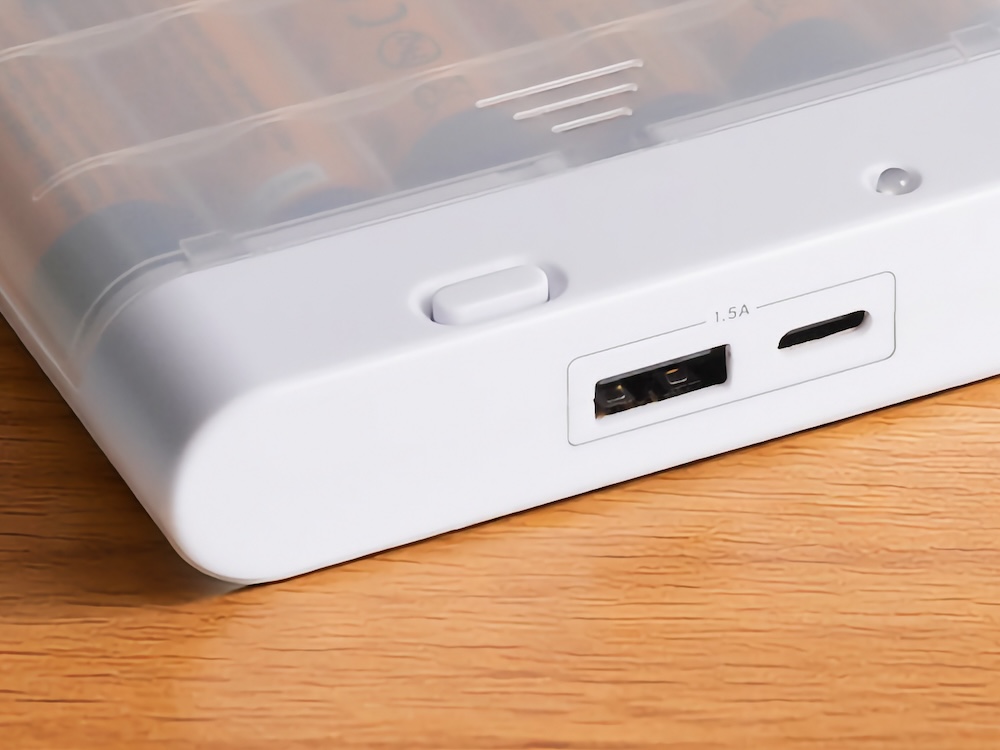 USB Type-CポートとUSB Type-Aポートを備えている