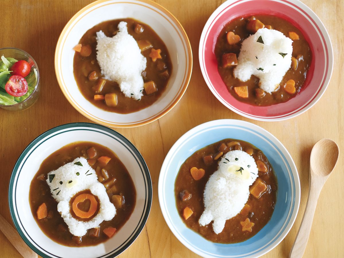 「おひるねあざらしごはん型」「ゴロンとくまさんごはん型」「ふせするワンワンごはん型」「おかずをギュッとねこちゃんごはん型」