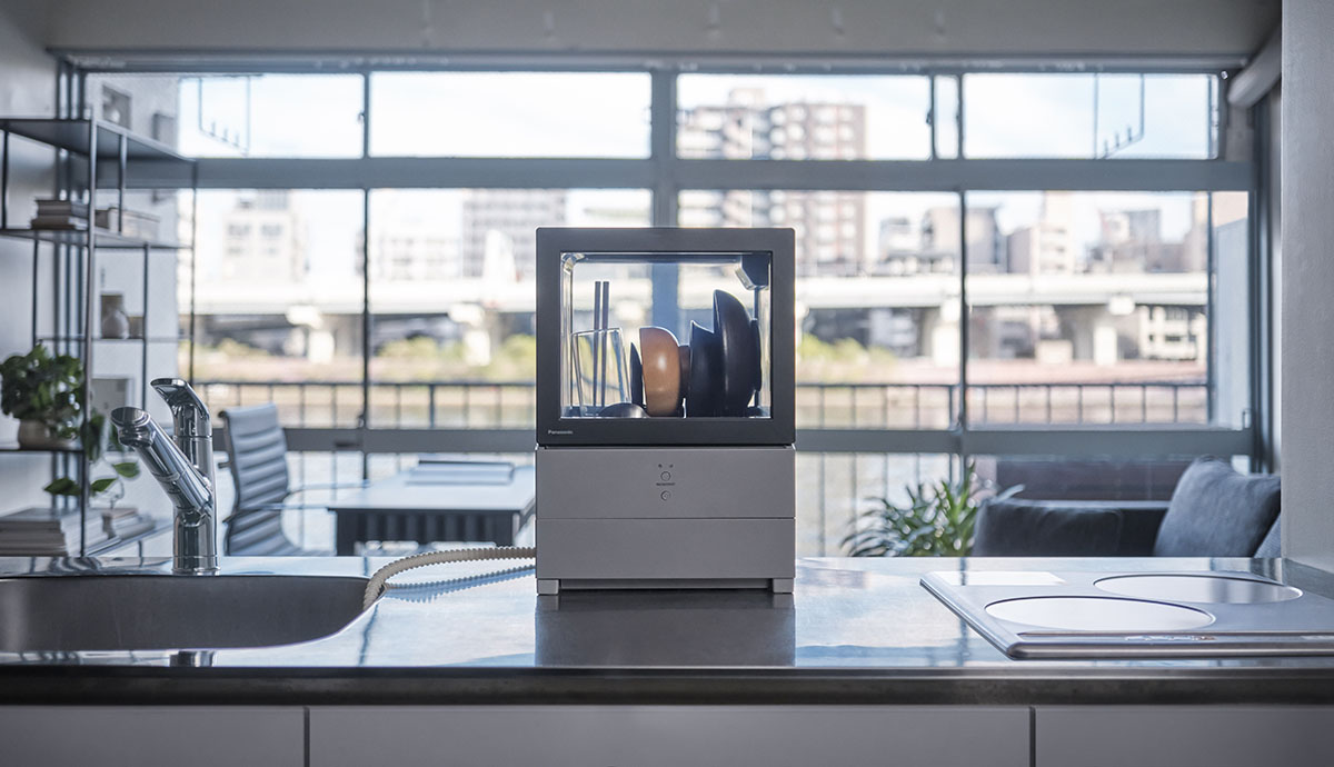 2026年2月に発売された新色ブラックモデル「NP-TMLK1」。価格はホワイト同様37,620円(画像：パナソニック)