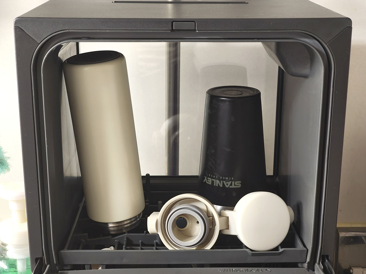 高さ21cm以下であれば、水筒やタンブラーなども洗えます