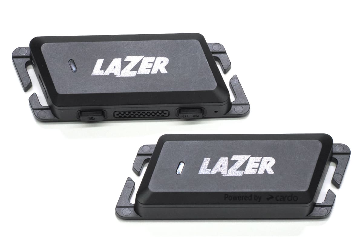 LAZER「VeloVox」はサイクリスト向けの非常にコンパクトなコミュニケーション＆オーディオシステムです。サイクリング中に仲間とハンズフリーで会話できるインカム機能のほか、ステレオで音楽を聞くこともできます。価格は28,600円