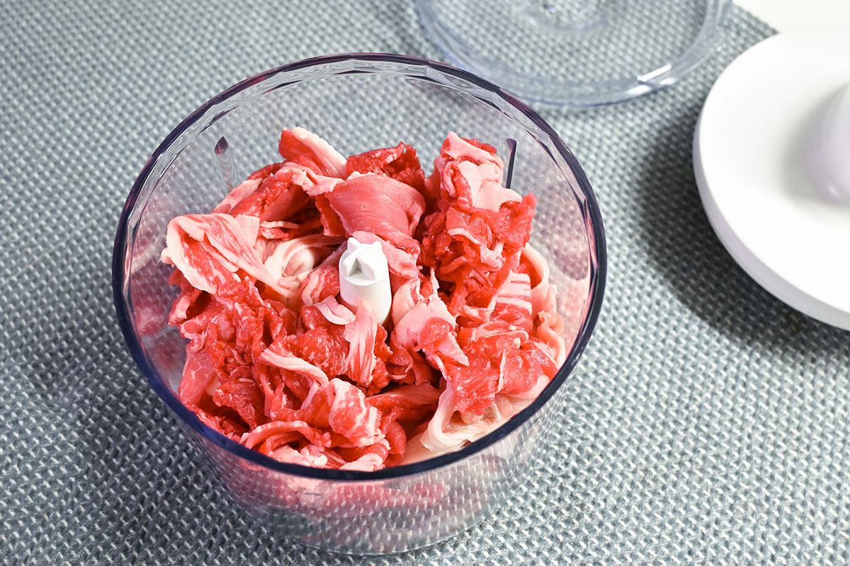 容器内側のリブが食材を自然と刃に送り込む設計になっているおかげで均一な仕上がりに