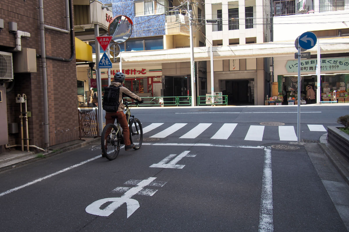 一時停止の標識がある場所は見逃さずに停止すること。危ないから一時停止になっているのです