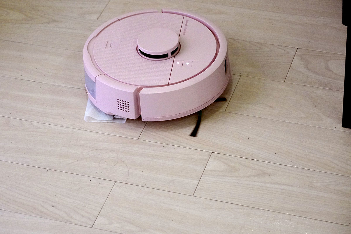 スーッと動いて音は静か