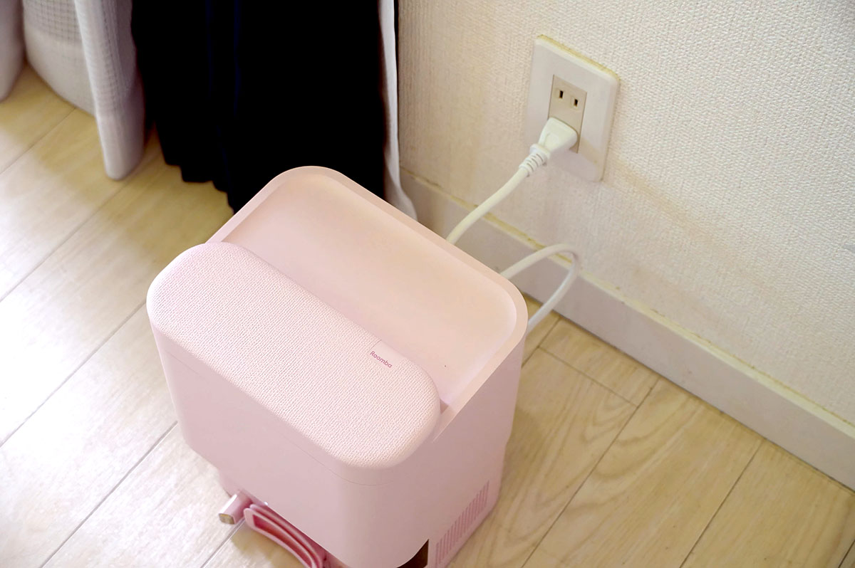 コードが太く、プラグをコンセントに挿すと突っ張って場所をとります。プラグが折りたたみ式だったらありがたいのですが……