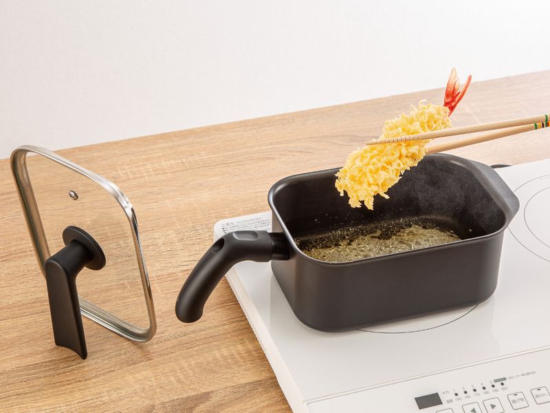 角型のため大きな食材も調理しやすい