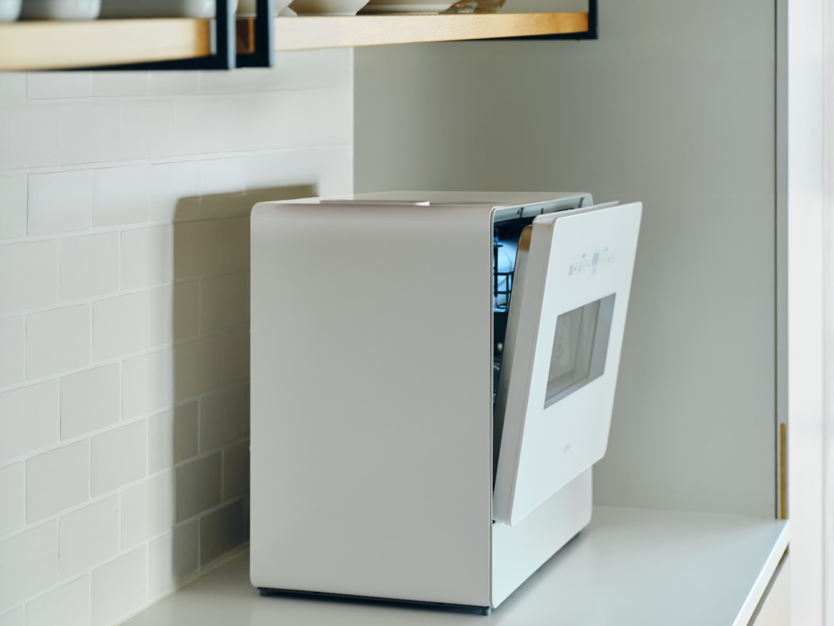 壁際5cmに設置でき、オートオープン機能も新搭載