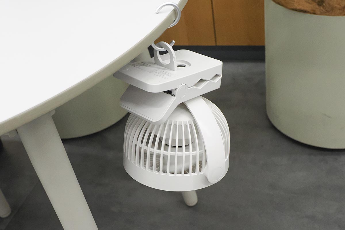 高い場所に吊るして使うことも可能