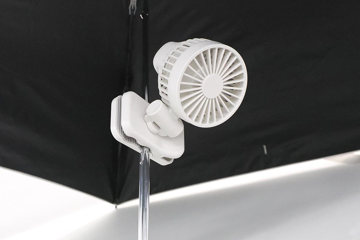 日傘の細いシャフト部分にも留められる