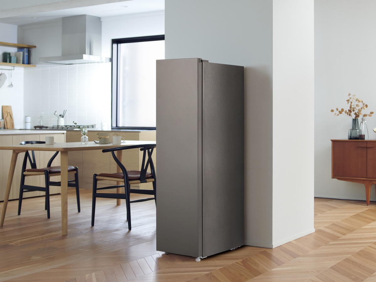 設置しやすいスリムな冷凍庫