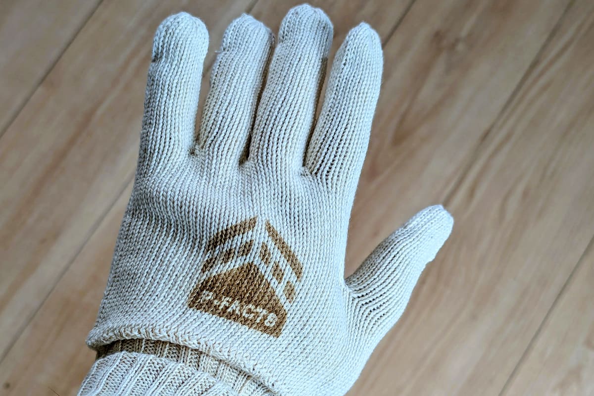 会場では実際に作業体験もできるため、土に還すことができる軍手も用意されます