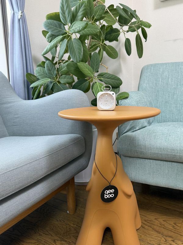 アトリエのソファコーナーで休憩するときにもリラックスタイムの優しい音色に心が休まる