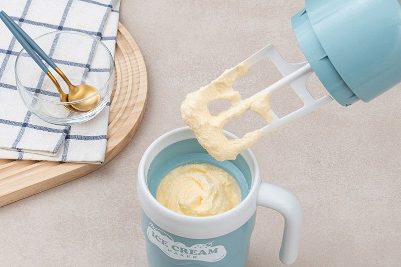 自動回転でなめらかな口当たりのアイスクリームが作れる