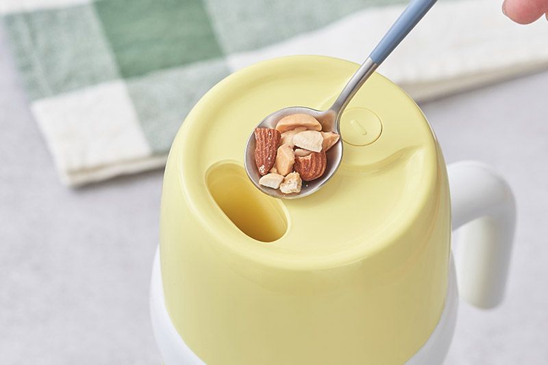 攪拌中に食材を追加できる