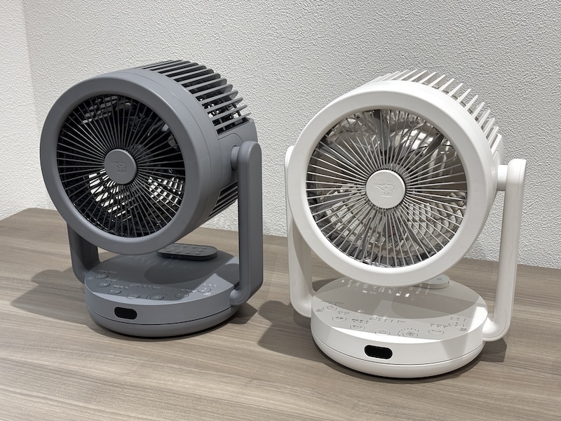 象印マホービン「2WAYサーキュレーター RC-AA30」。本体内部に可動式のルーバーを装備し、直線的なサーキュレーターの風と、扇風機のような広がる風を切り替えることができる