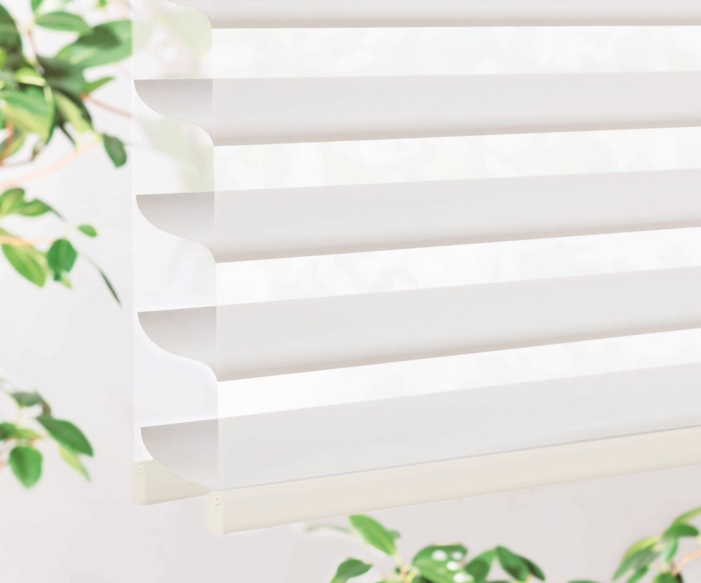 スクリーン下部のボトムに独自のセパレート構造を採用。遮蔽時の隙間を軽減し、光漏れを抑制する