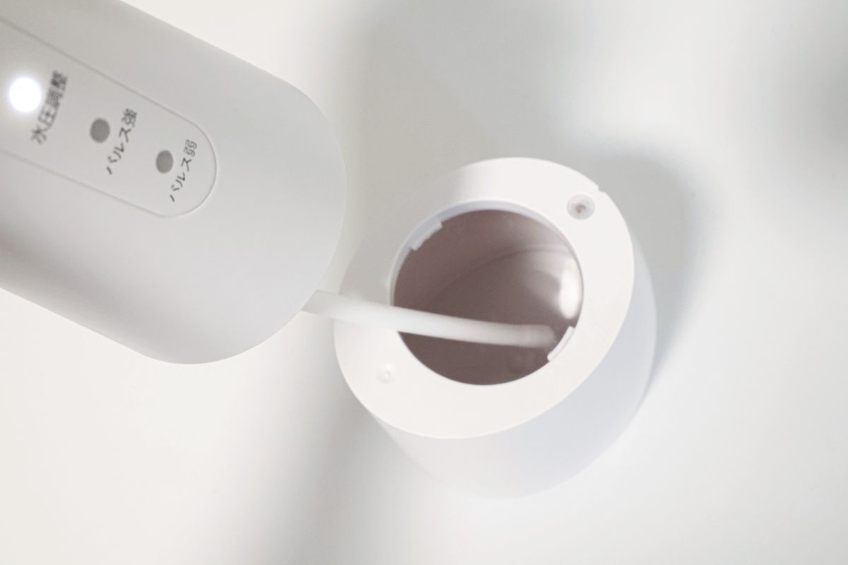 水は給水用シリコンチューブで、給水タンクから水を吸い上げる仕組み