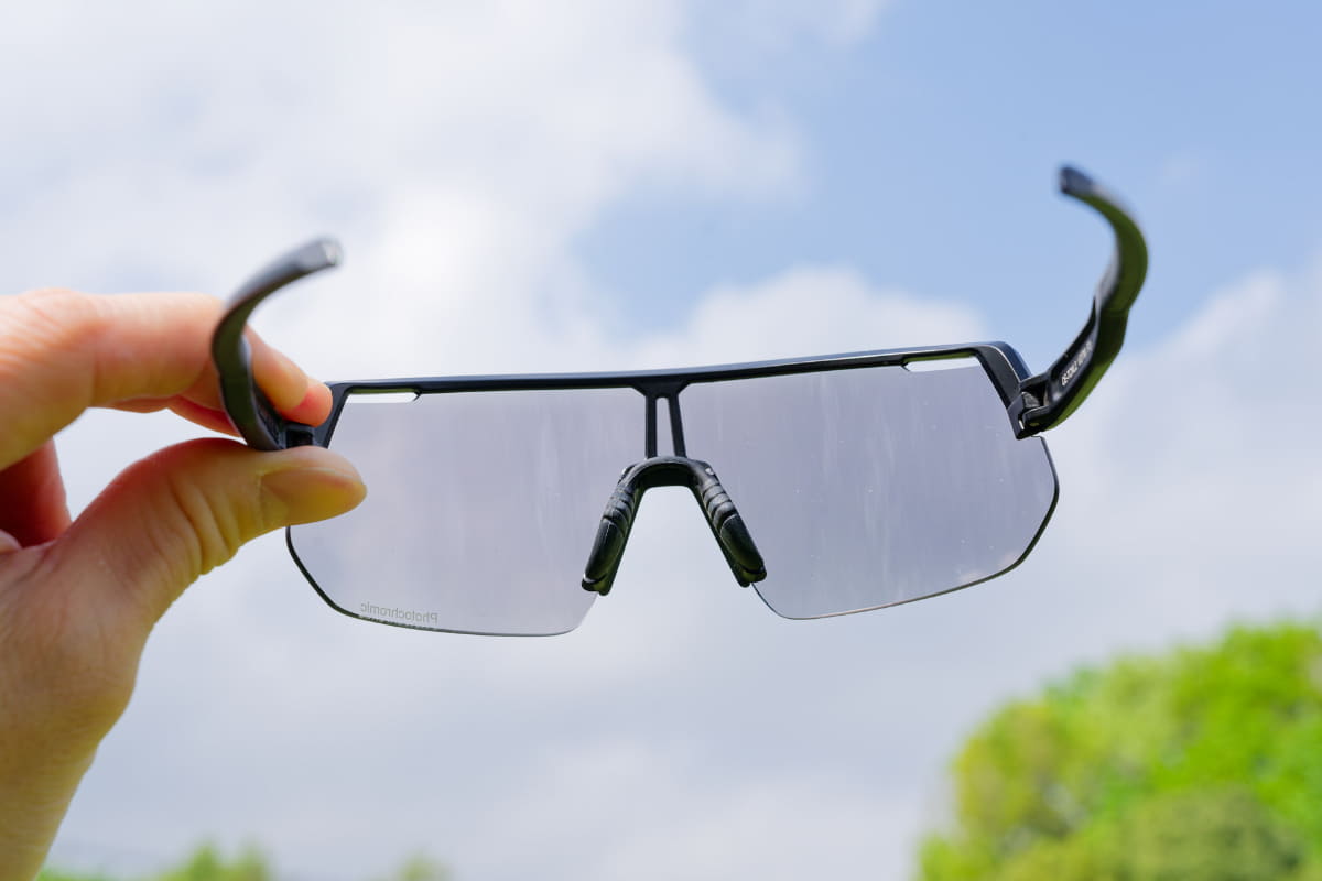 日差しのある場所に出ると徐々に暗くなっていく